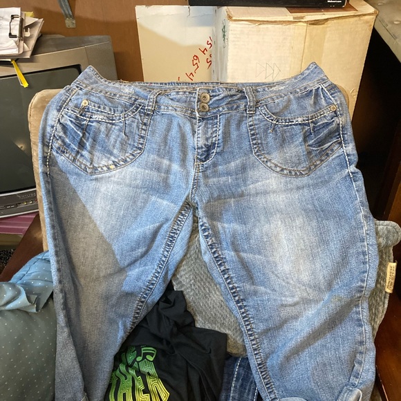 Womens jeans and capris - Picture 3 of 7